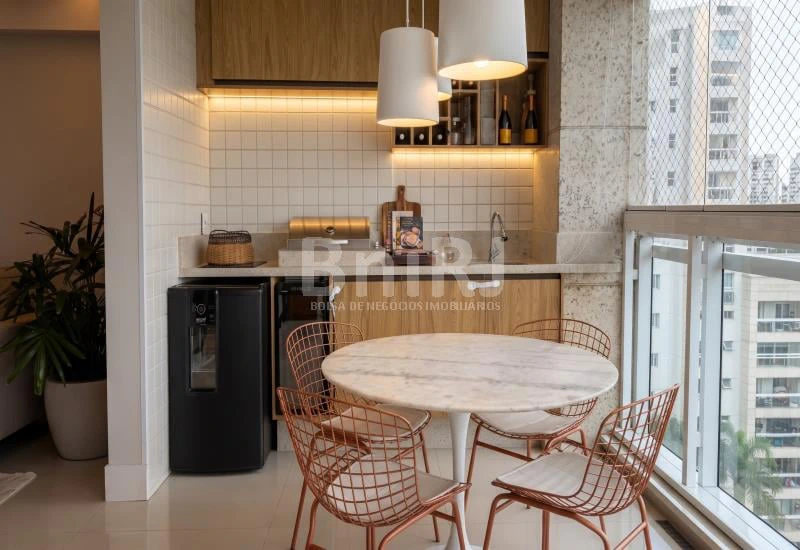 160 m² apartment with 4 bedrooms and 1 bathroom — photo 2