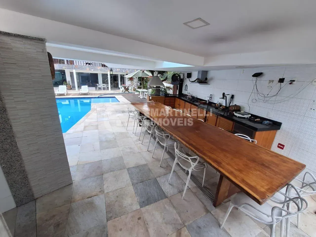 House with 5 bedrooms, all suites, plus shared pool — photo 5