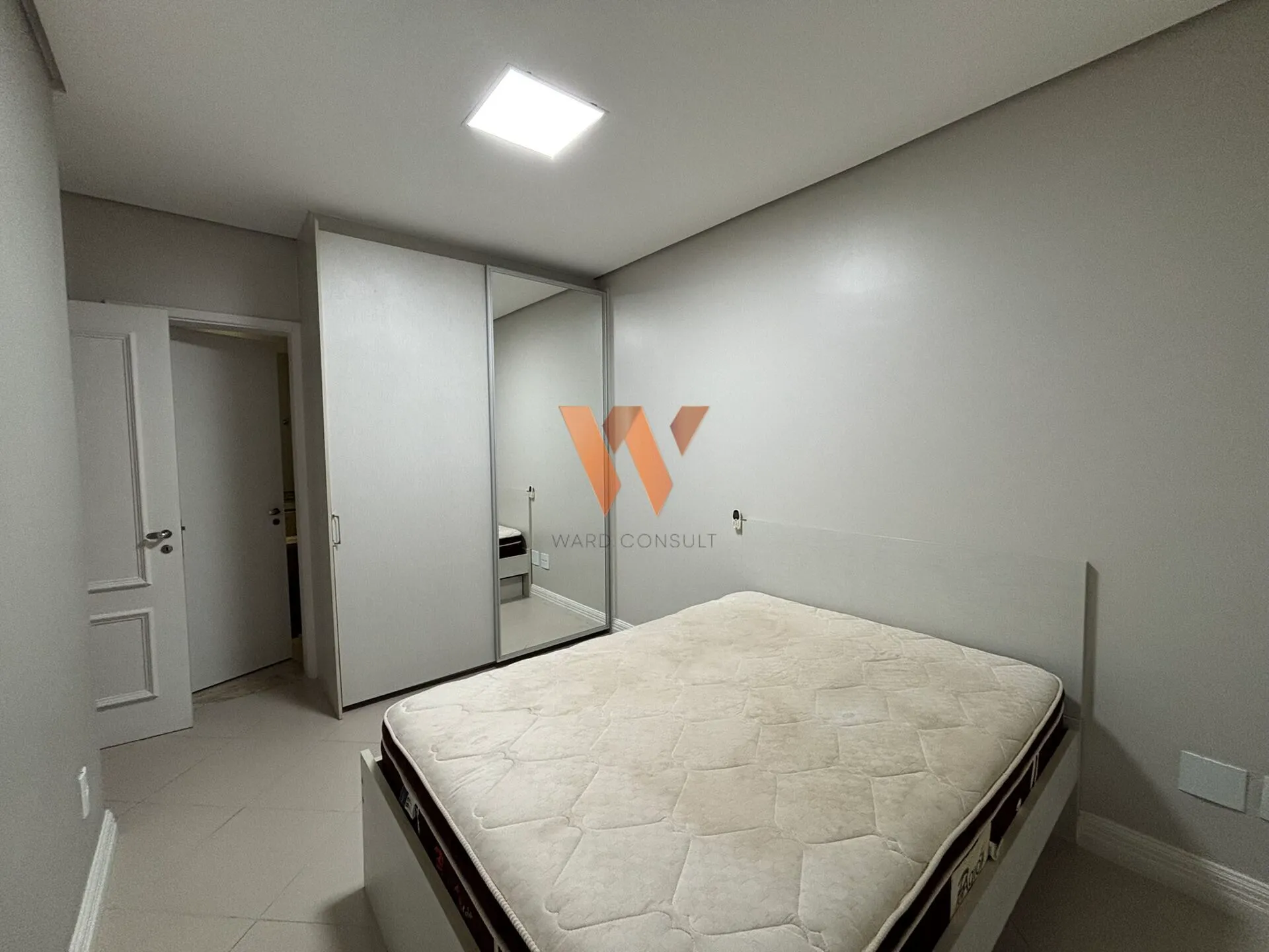 Furnished apartment with 3 en-suites and 236 m² — photo 27