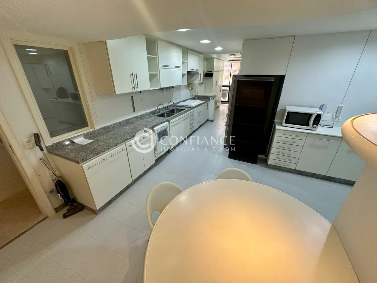 Apartamento de 230 m² com 2 quartos e armários embutidos — photo 45