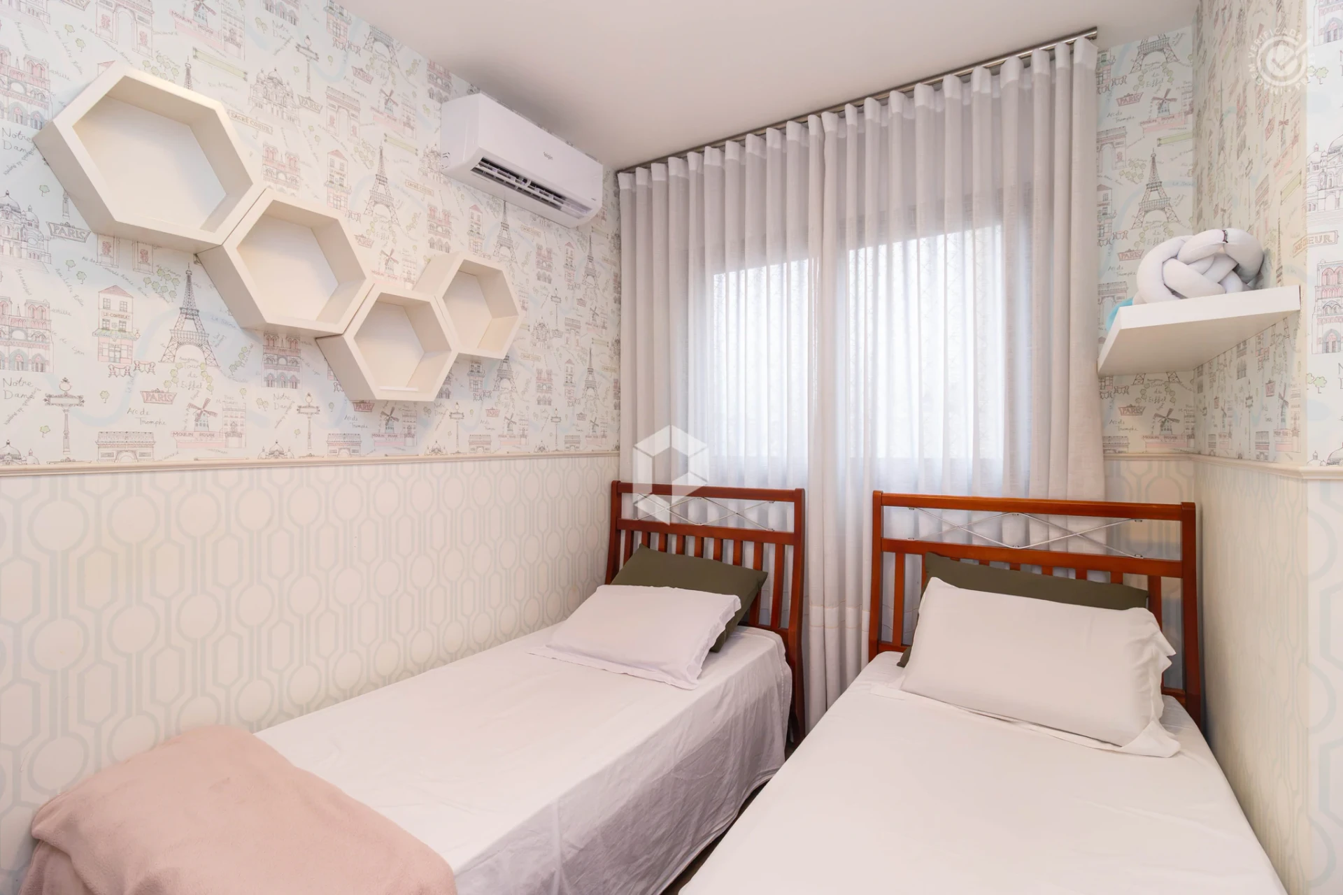 2-bedroom apartment with a dryer in Curitiba — photo 16