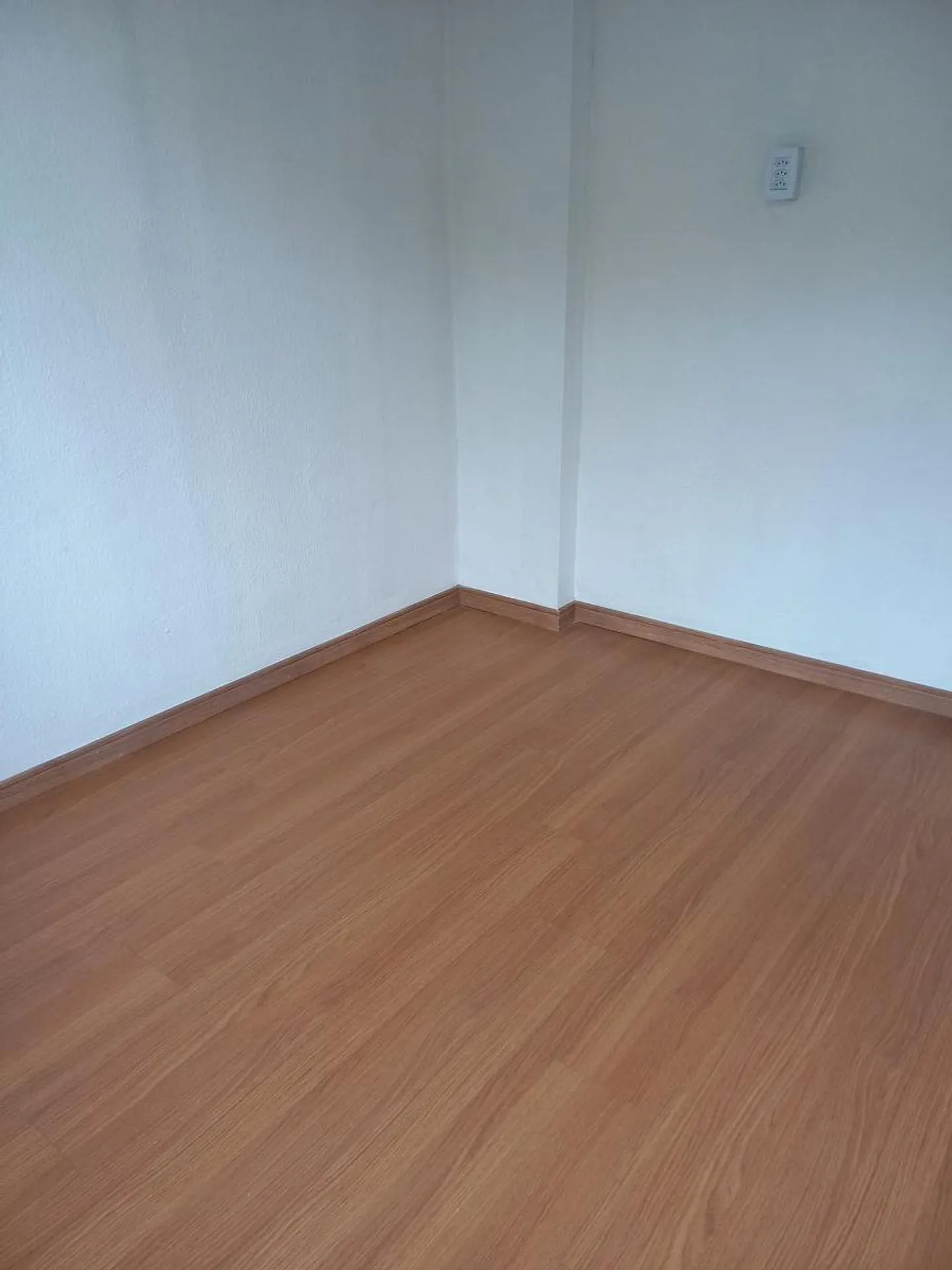 2-bedroom apartment with enclosed kitchen and 1 parking spot — photo 31