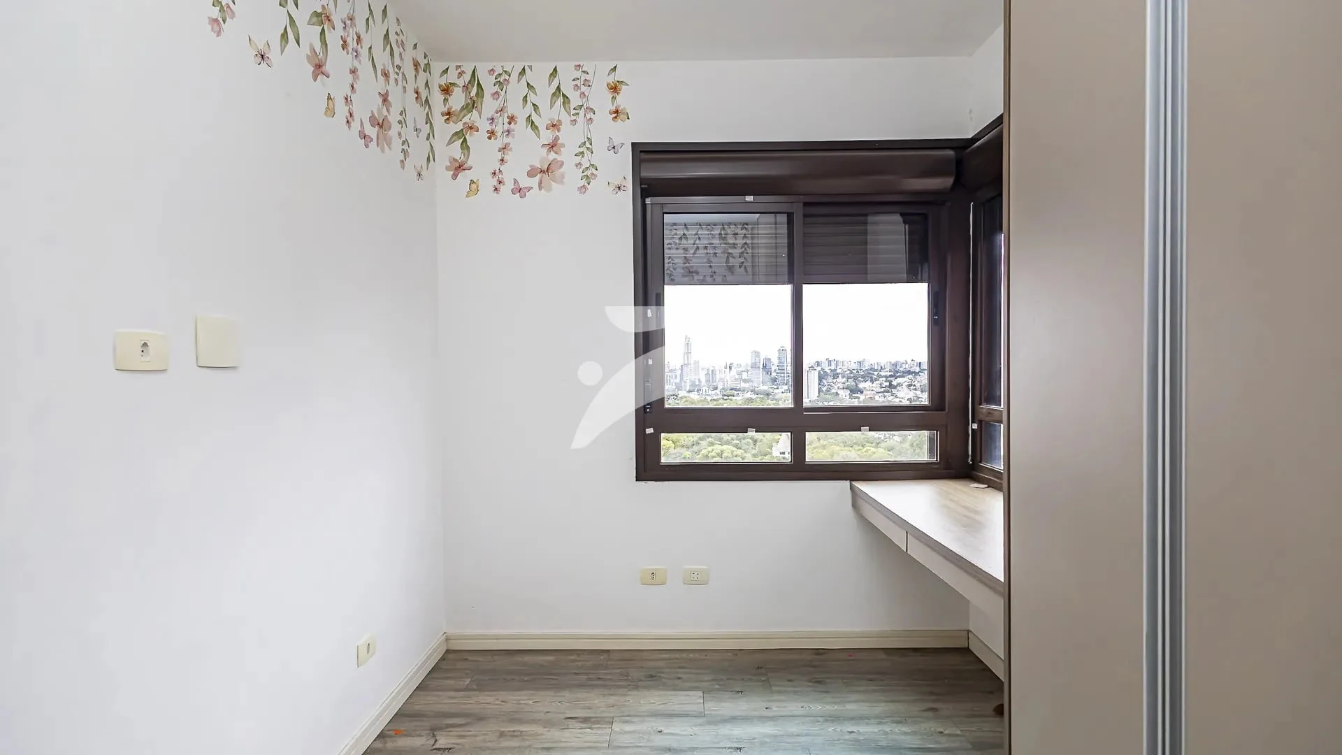 Top-floor apartment with 2 bedrooms and private terrace — photo 3