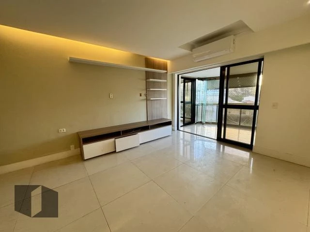 Квартира з 4 спальнями, у будинку є басейн — photo 20