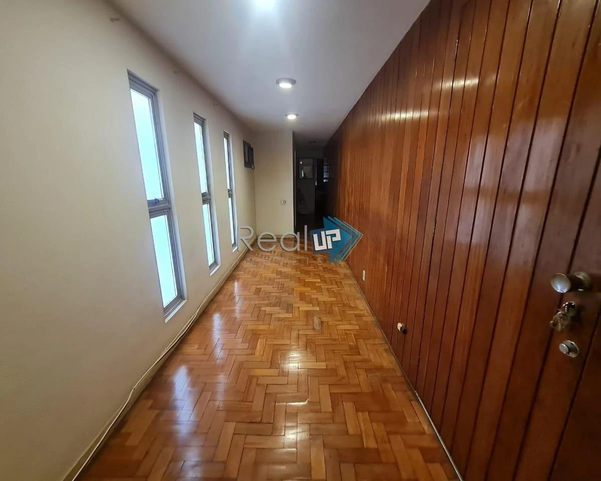 Apartment with 4 bedrooms and 5 bathrooms and 2 parking spaces — photo 11
