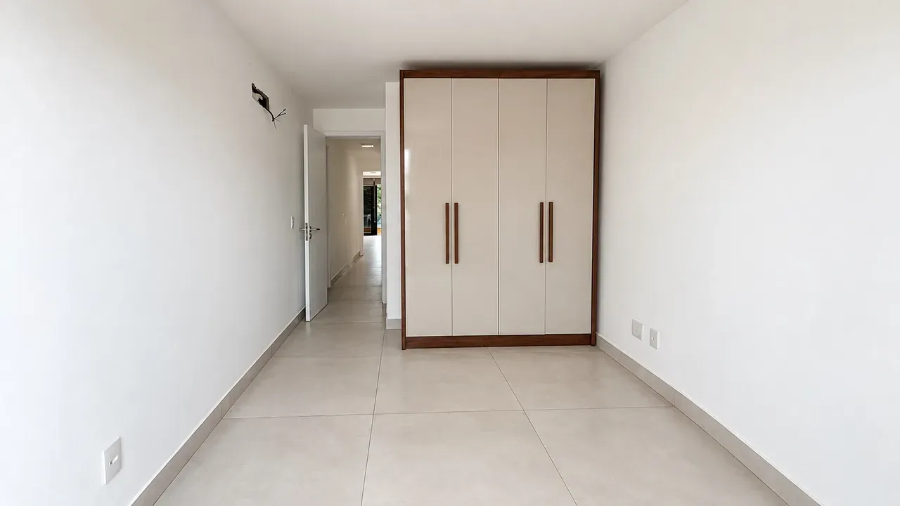 House, 360 m², with floor-to-ceiling windows — photo 25