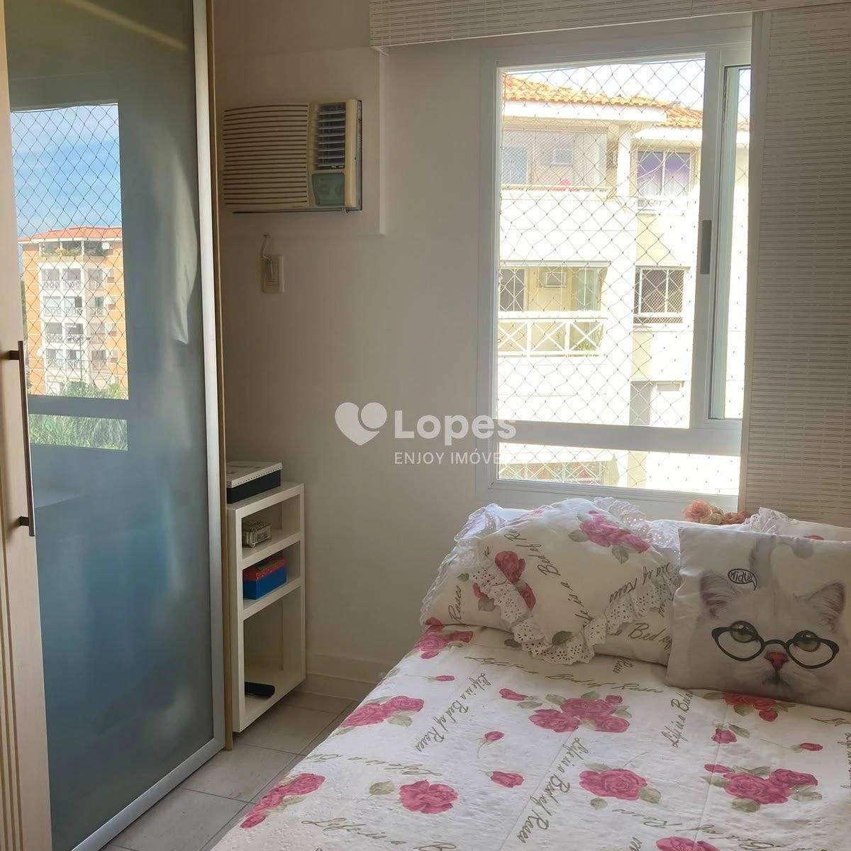 Furnished apartment, 96 m², with a glass-enclosed balcony — photo 13