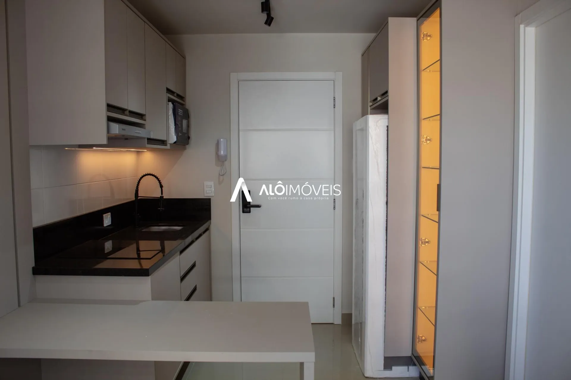 Furnished 1-bedroom apartment with open-plan kitchen — photo 58