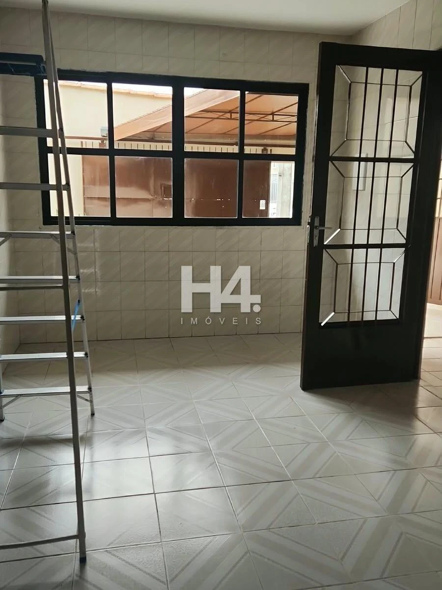 2-bedroom house with a washing machine in Curitiba