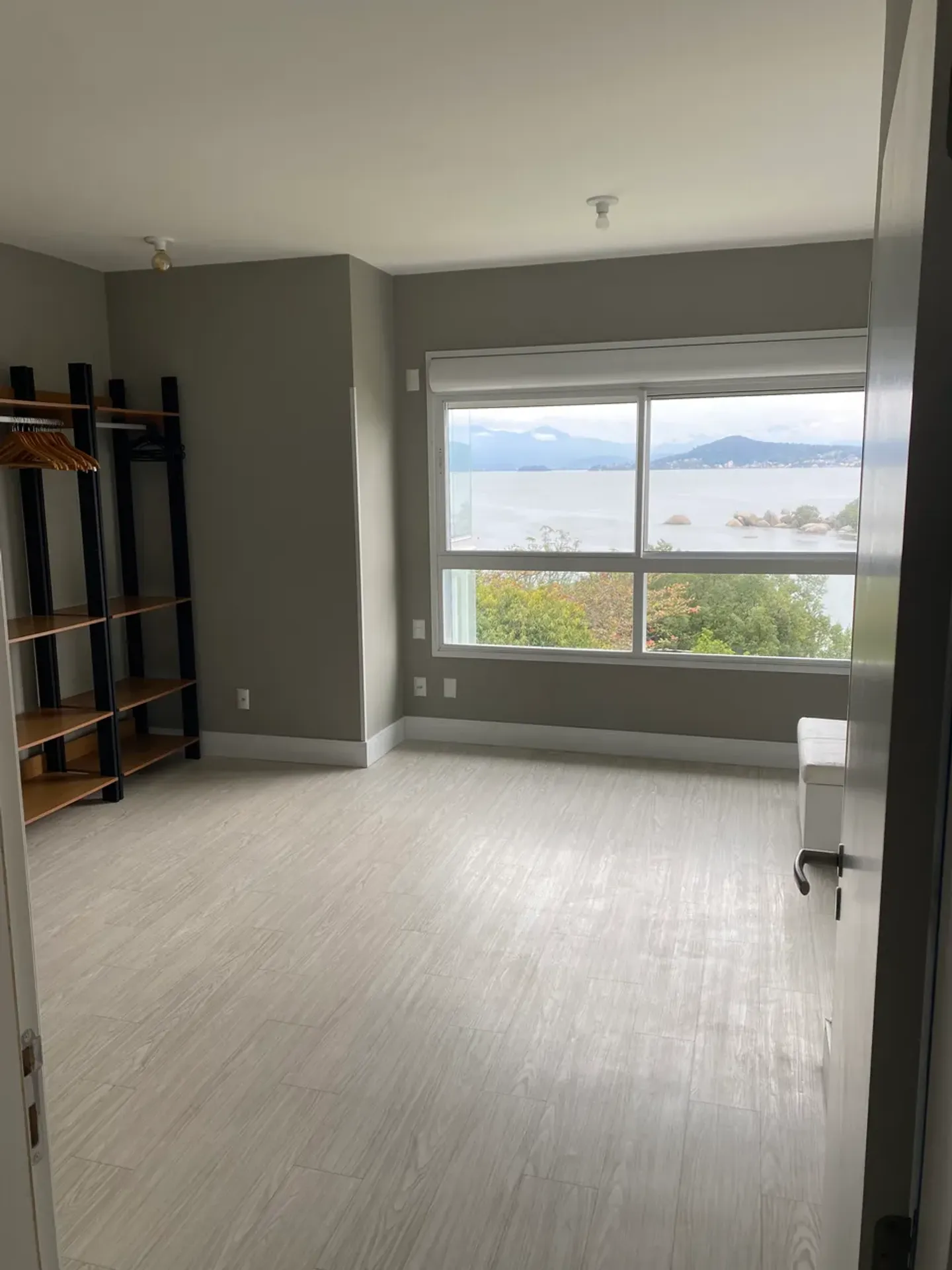 Furnished apartment, 115 m², with a water view — photo 5