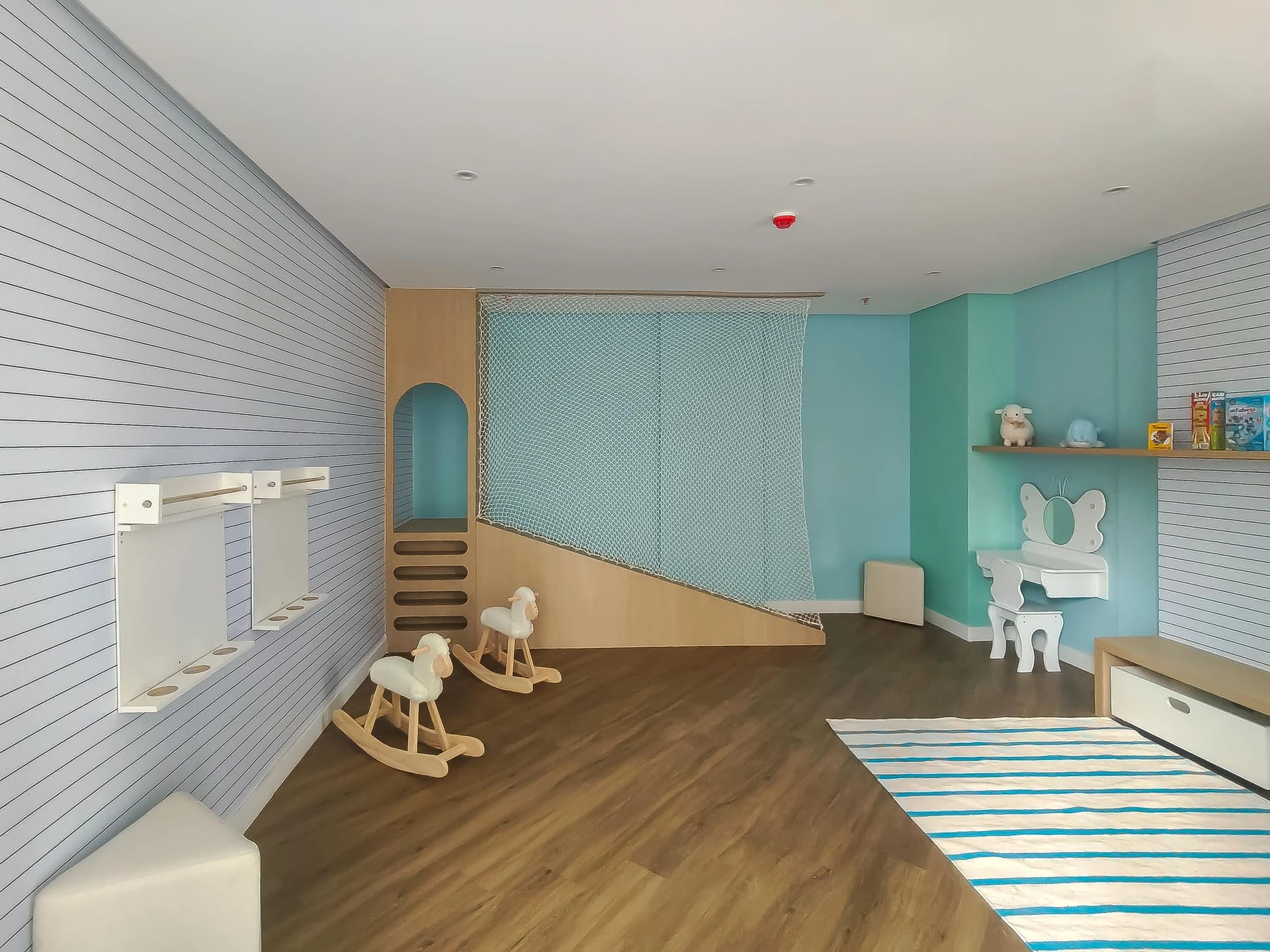 Apartment, 38 m², with a glass-enclosed balcony — photo 47