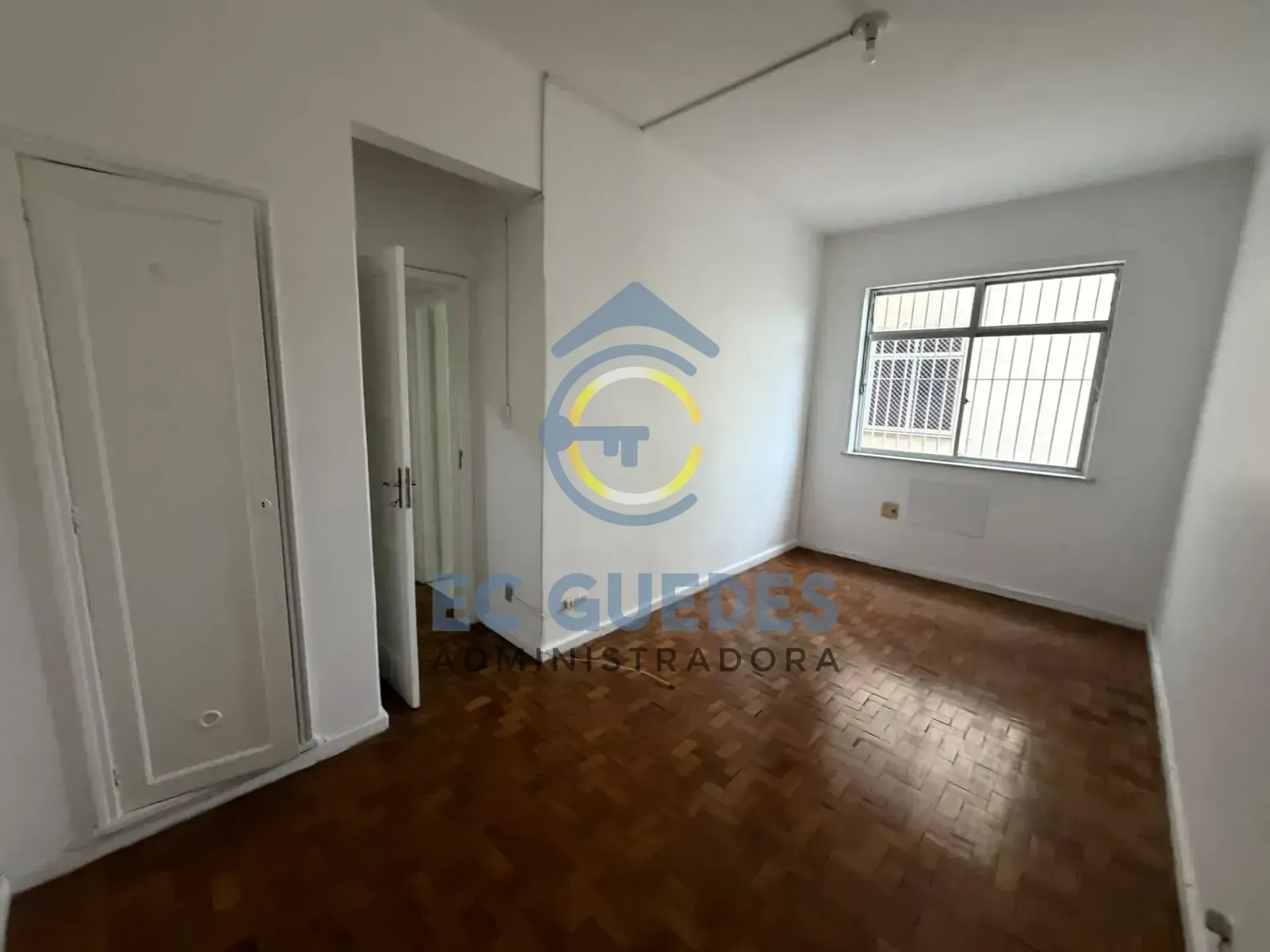 Деревянный пол или ламинат и 2 спальни: квартира 73 м² — photo 15