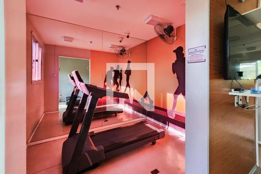 2-bedroom apartment in a building with a gym — photo 39
