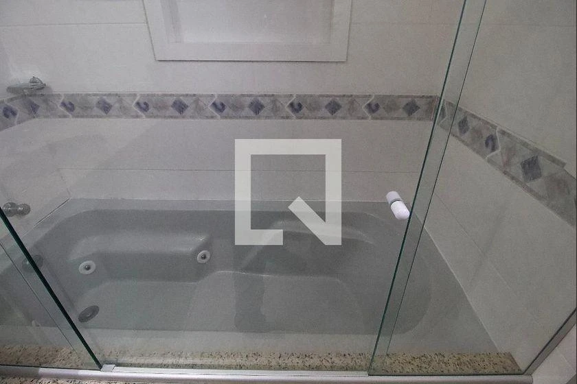 147 m² apartment with a home office and a bathtub — photo 6