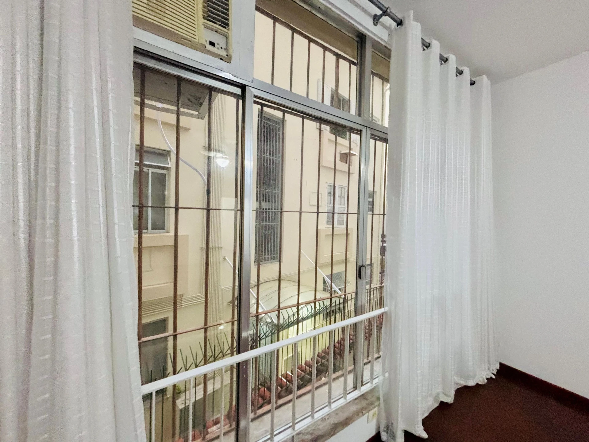 Wood or laminate floors in a 3-bedroom apartment, 110 m² — photo 17