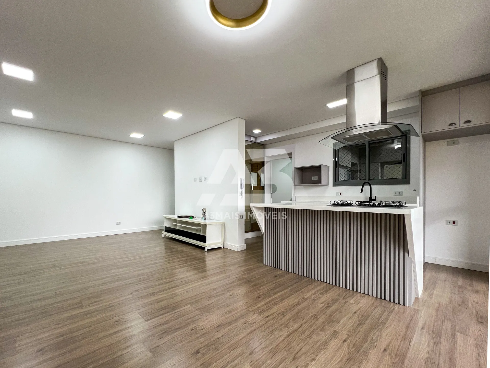 103 m² apartment with an open-plan gas kitchen — photo 9