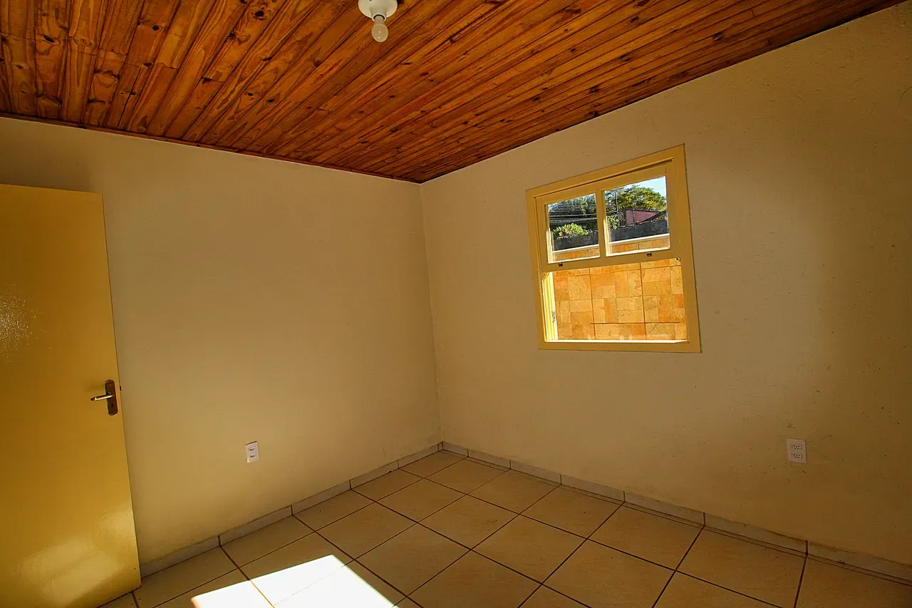 Balcony with a grill in a 2-bedroom house, 60 m² — photo 11