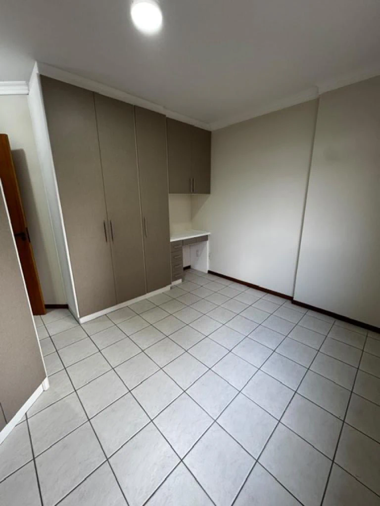 95 m² apartment with 2 bedrooms and a suite — photo 4