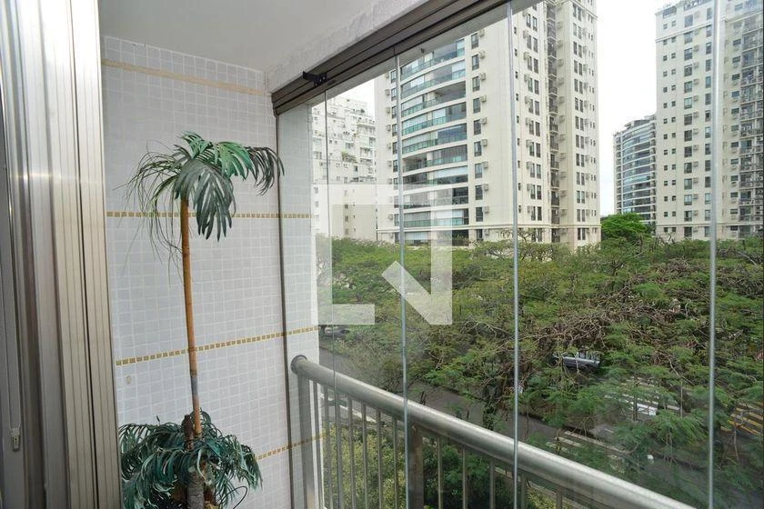 298 m² rental apartment with 4 en-suite bedrooms and balcony — photo 19