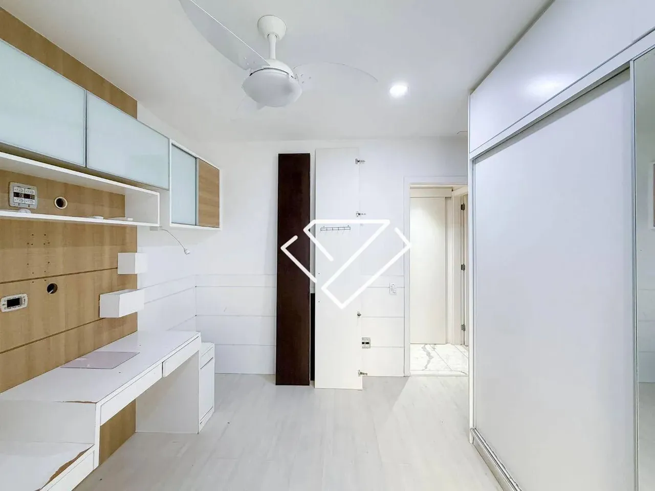 Apartamento com 4 quartos, 3 banheiros e varanda fechada — photo 20
