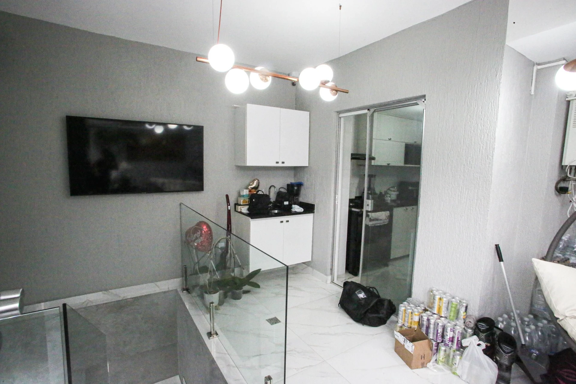 Casa mobiliada com 4 quartos e 4 banheiros no condomínio — photo 2