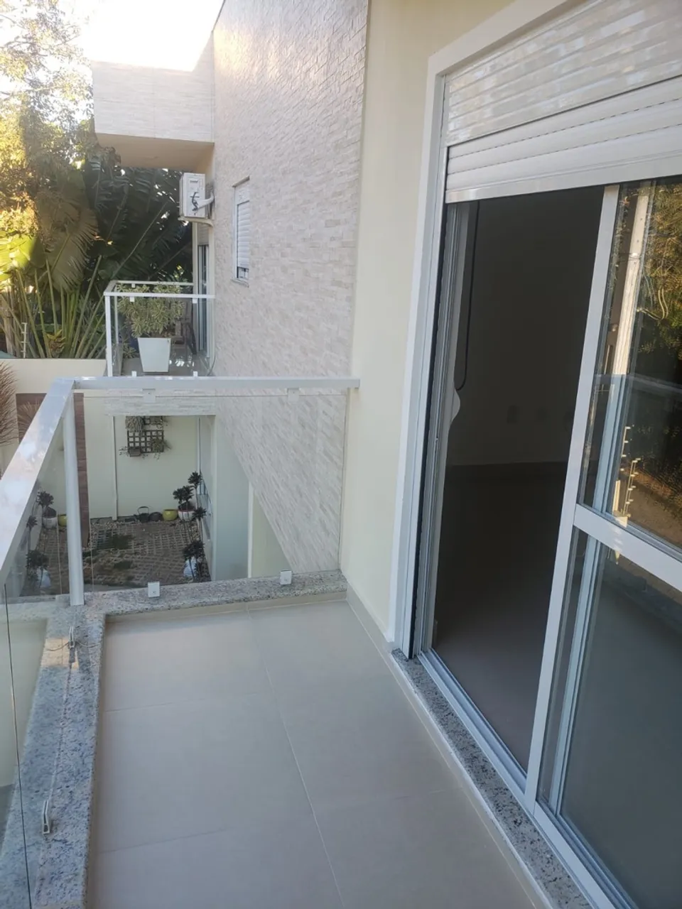 House, 80 m², with a glass-enclosed balcony