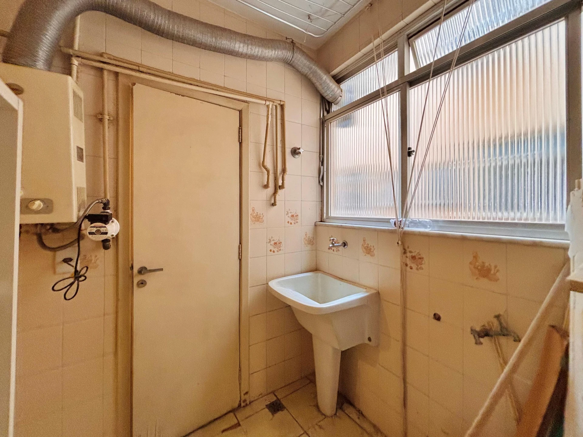 Нежитловий до ремонту апартамент: 2 спальні й 1 ванна — photo 34