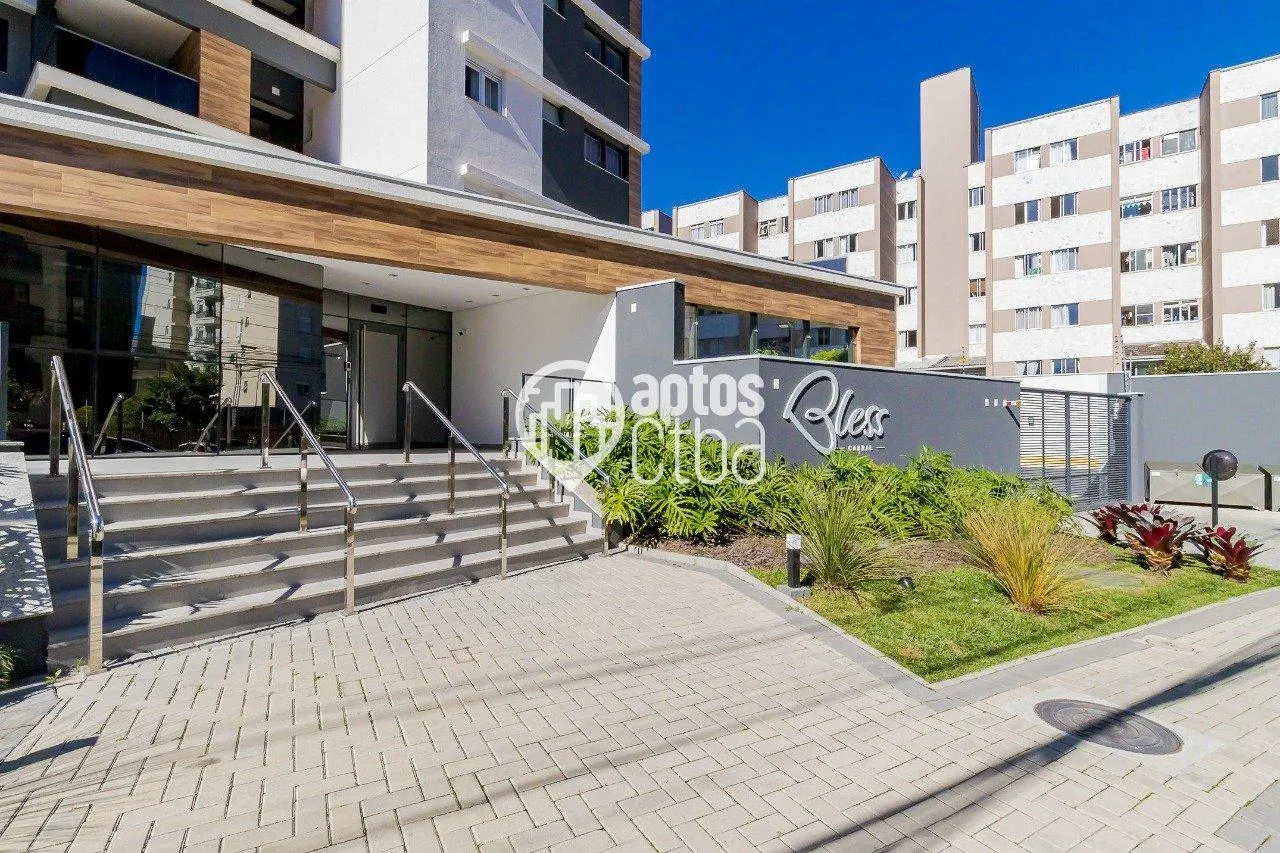 Glass-enclosed balcony in a 2-bedroom apartment, 81 m² — photo 41