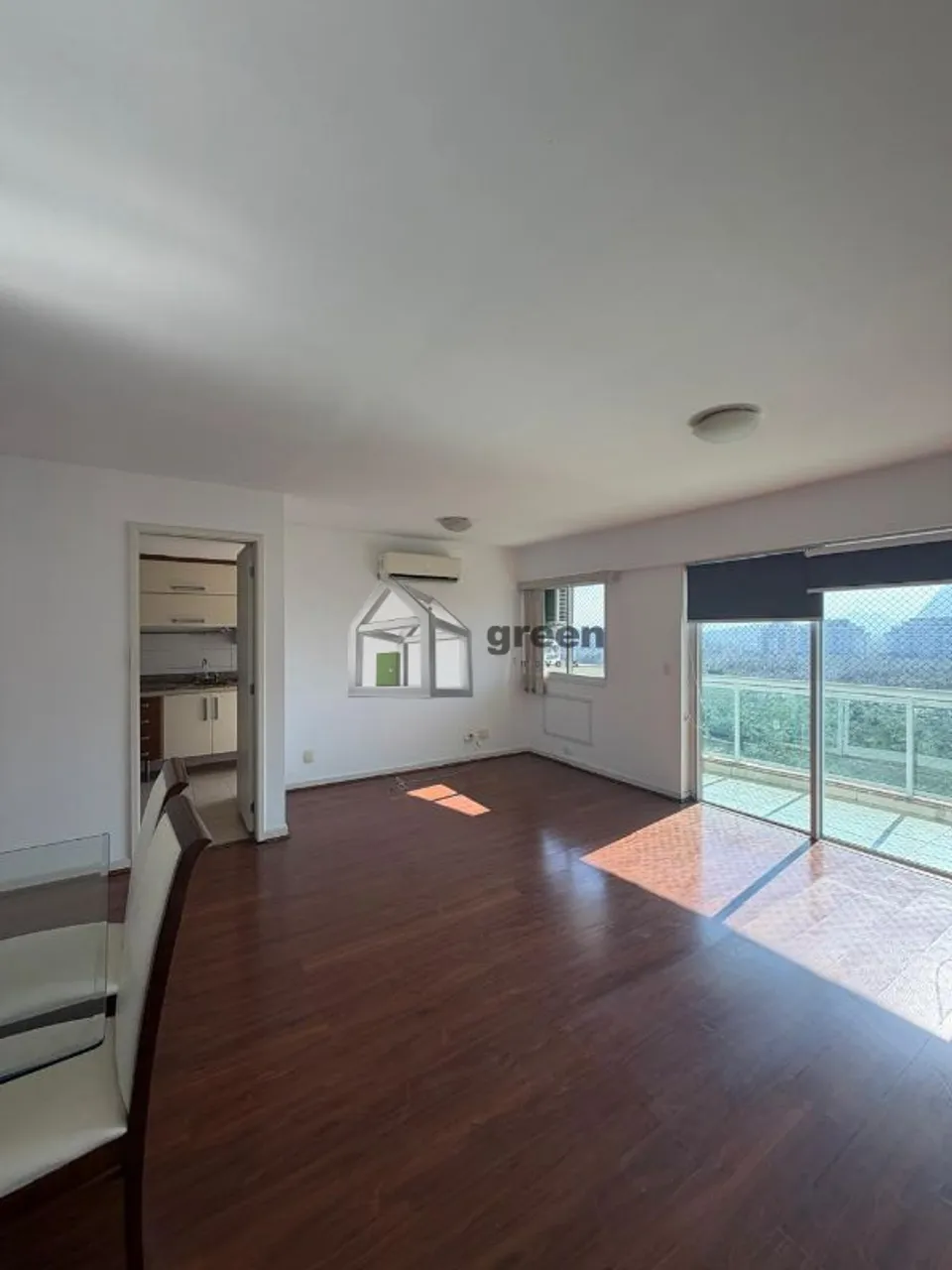 Unfurnished 2-bedroom apartment with 3 bathrooms and balcony