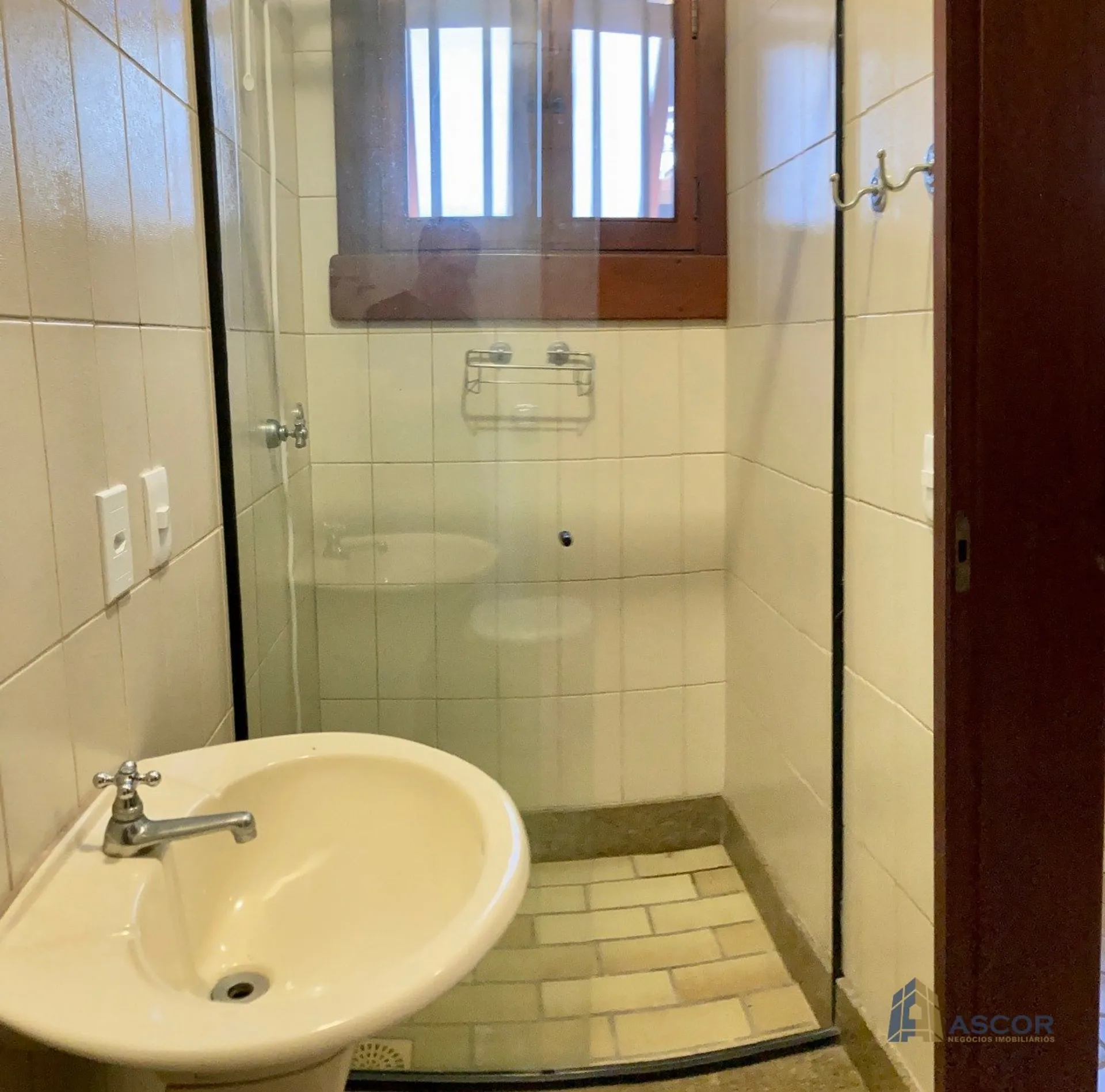 Мебльований будинок: 4 спальні з власними ваннами 600 м² — photo 16