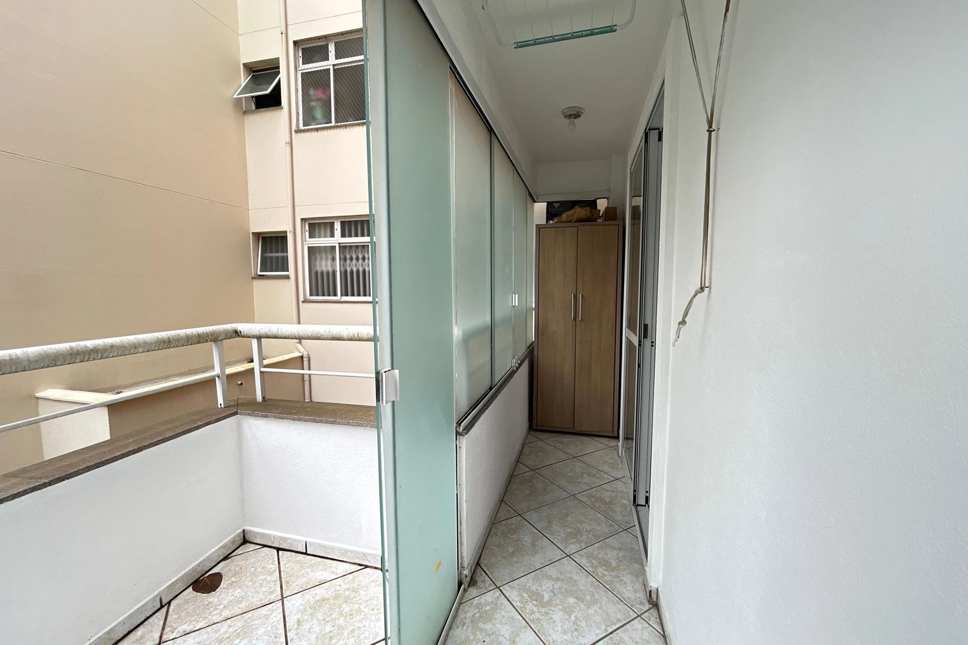 Glass-enclosed balcony in a 3-bedroom apartment, 108 m² — photo 14