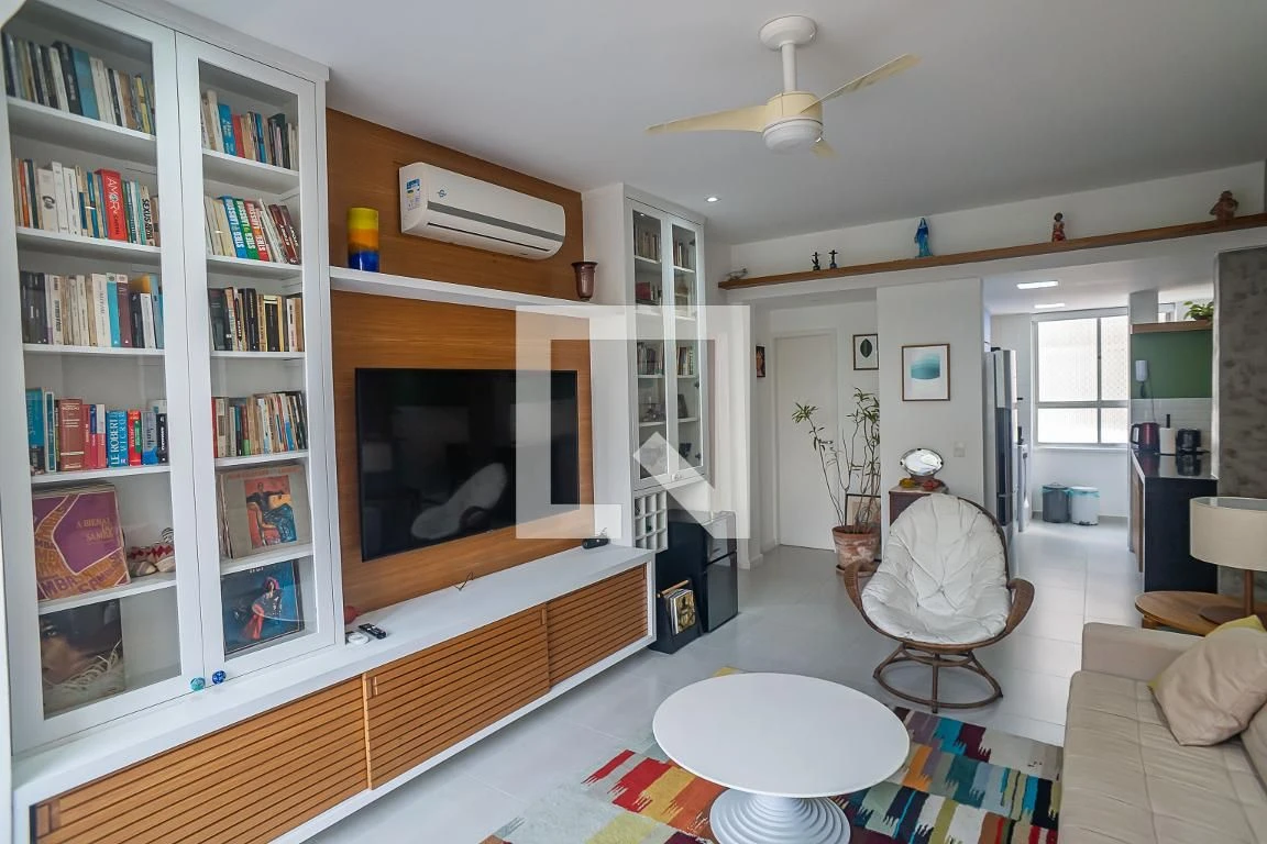 Furnished 2-bedroom apartment with en-suite bathrooms and open kitchen — photo 33