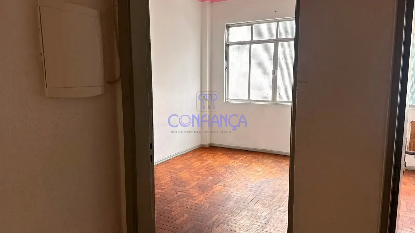 78 m² 2-bedroom apartment with a glass shower enclosure — photo 3