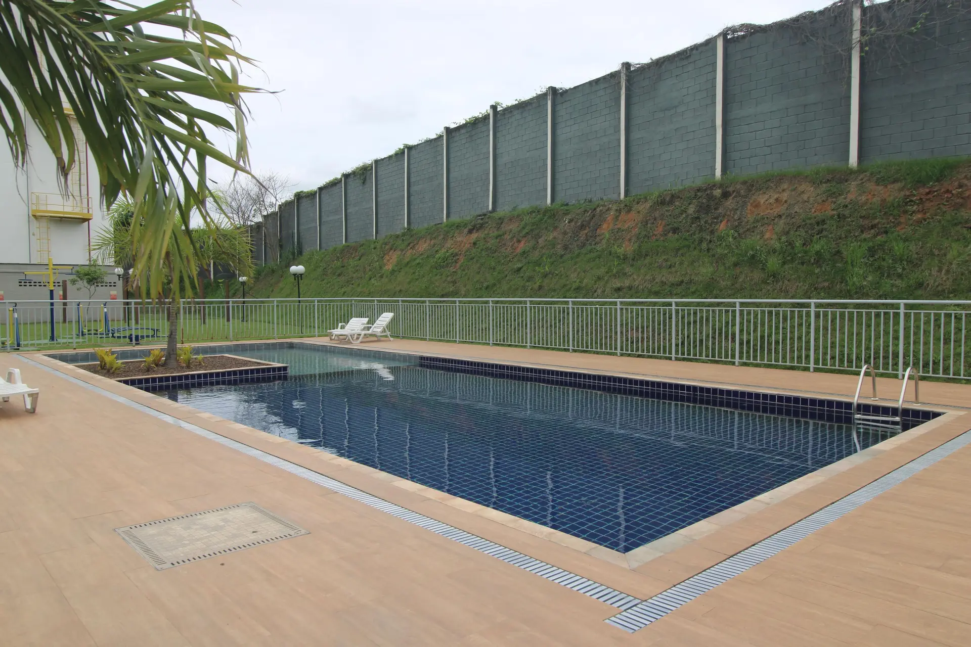 Apartamento de 2 quartos em condomínio com piscina — photo 8