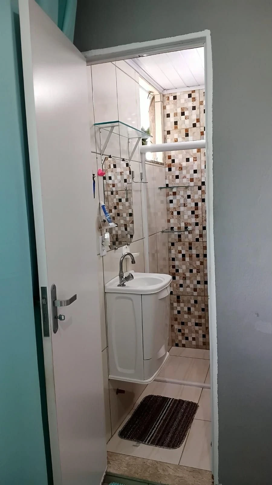 Furnished 3-bedroom house with 4 bathrooms, no parking — photo 40