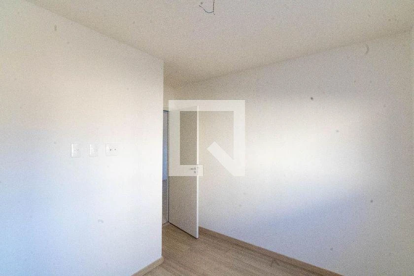 2-bedroom apartment with a closed-off kitchen — photo 33