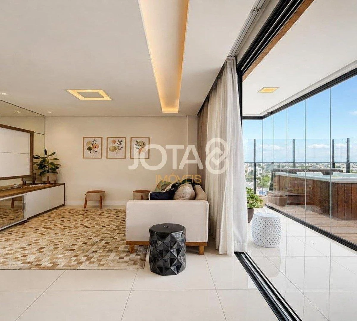 Floor-to-ceiling windows in a 3-bedroom apartment, 150 m² — photo 7