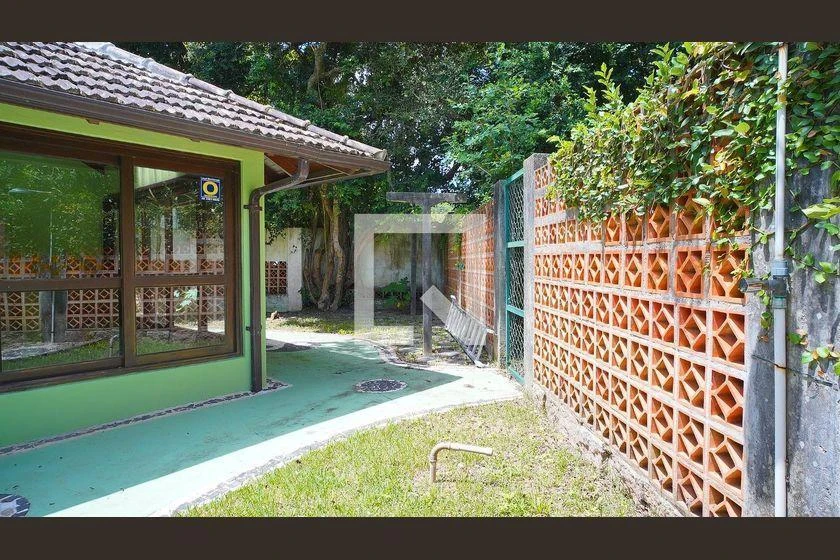 House, 735 m², with floor-to-ceiling windows — photo 3