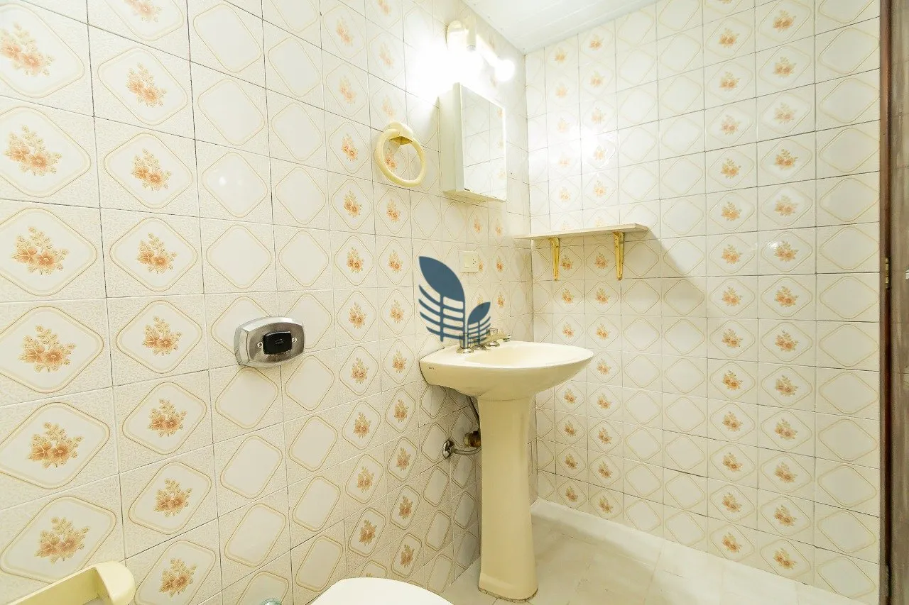 Apartment on the 15th floor with wood or laminate floors — photo 12