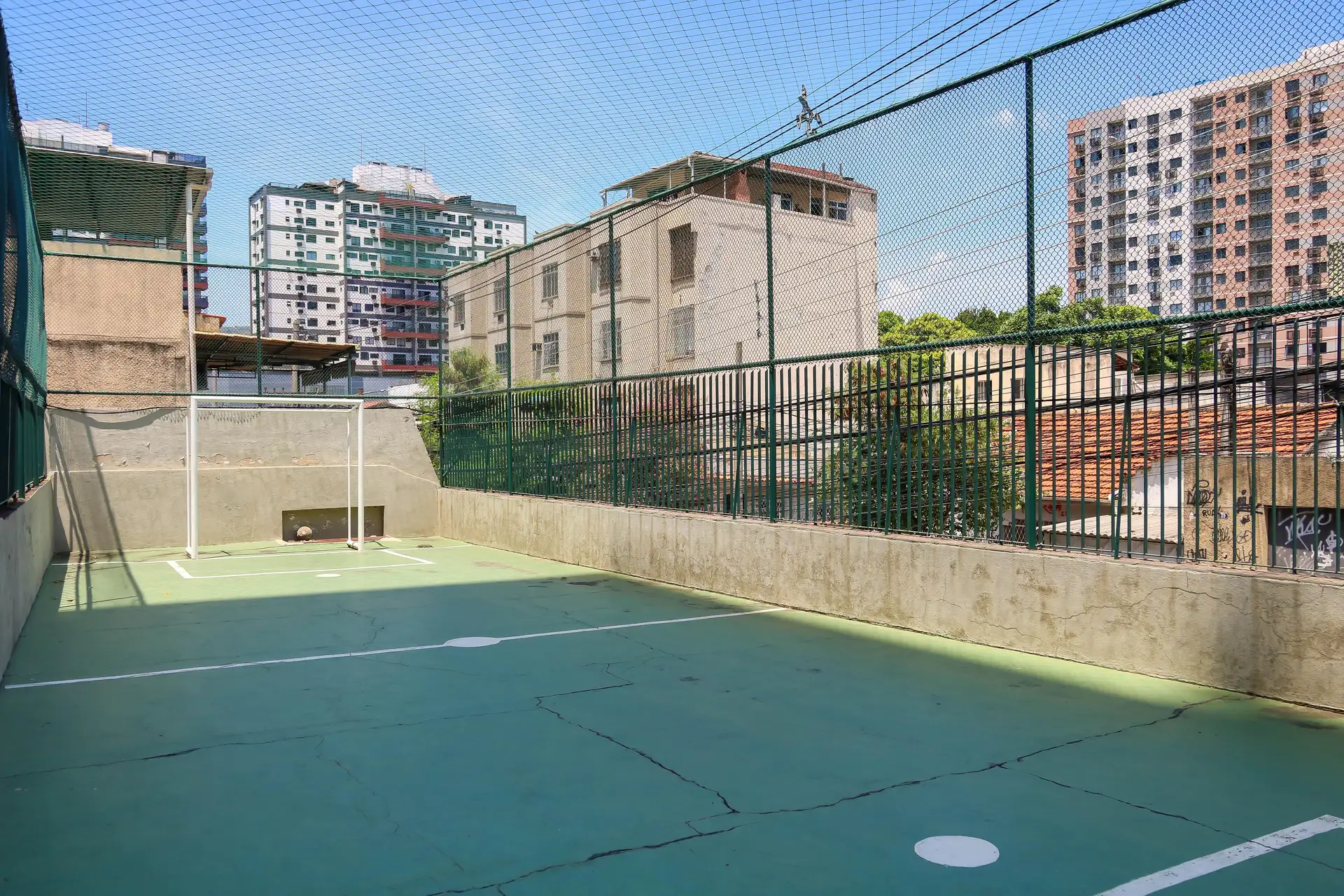 Apartment with 2 bedrooms and an enclosed glass balcony — photo 50