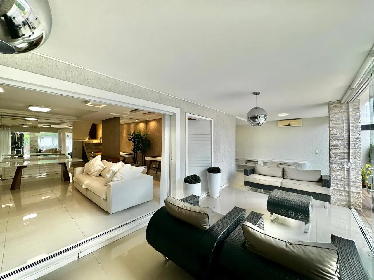 Furnished house with 5 bedrooms and open-plan kitchen — photo 27
