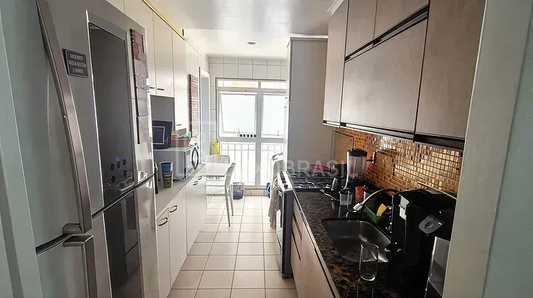 Furnished apartment with 3 bedrooms and 200 m² — photo 13
