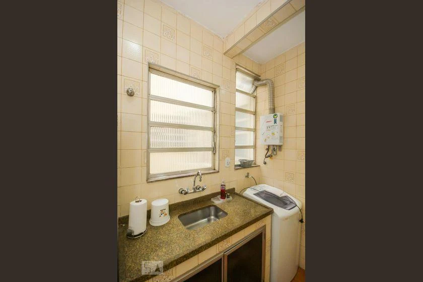 One-bedroom apartment with a washing machine — photo 2