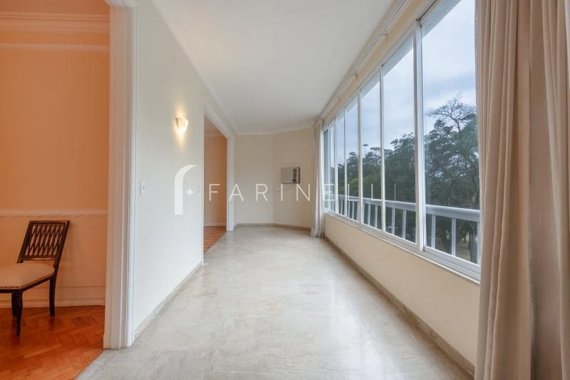 248 m² apartment with 3 bedrooms and 4 bathrooms — photo 8