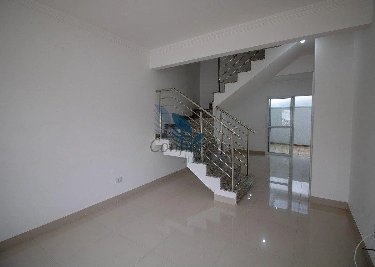 3-bedroom house with a glass-enclosed balcony in Curitiba — photo 16