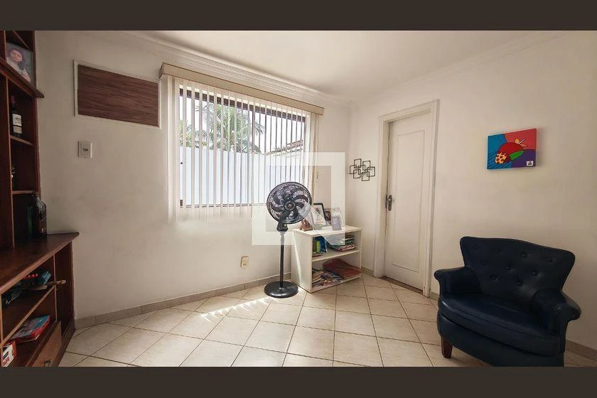 290 m² house with a bathtub and a walk-in closet — photo 29