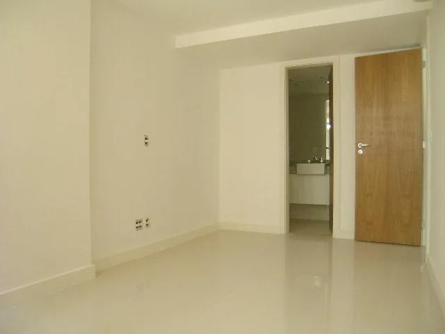 Apartment with 3 bedrooms and 5 bathrooms, closed kitchen — photo 13