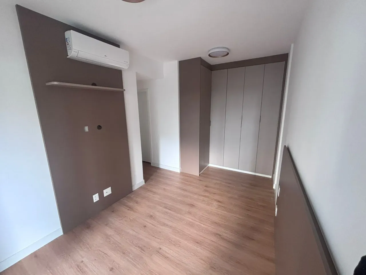 Apartment with 2 bedrooms, 3 bathrooms and a balcony — photo 4
