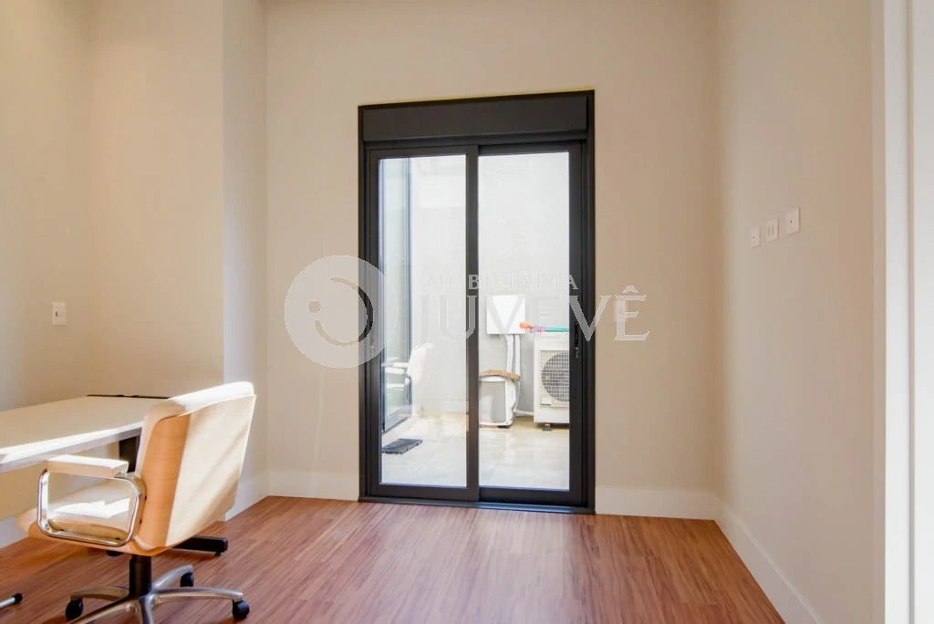 Furnished apartment, 104 m², with a glass-enclosed balcony — photo 16