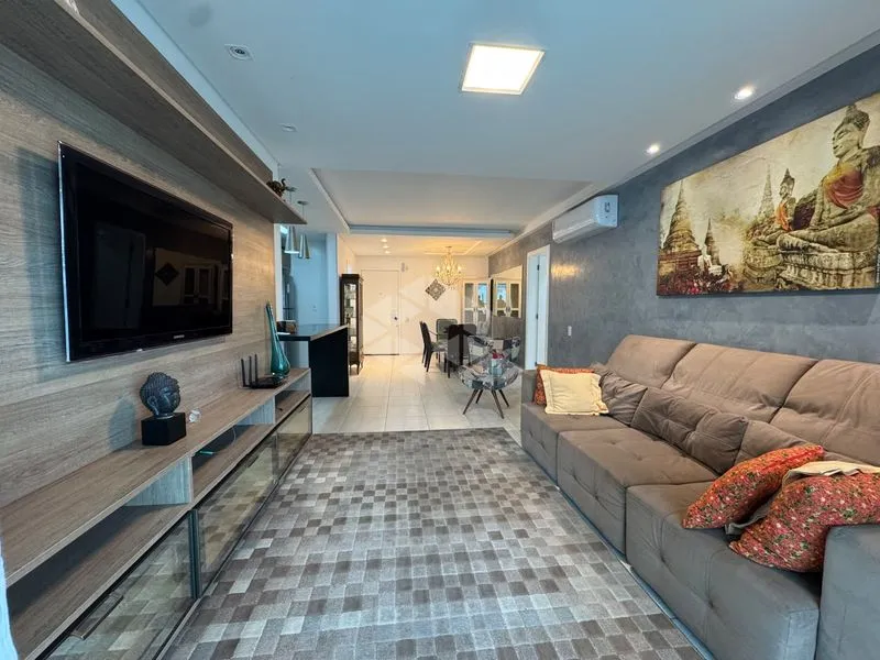 Furnished apartment, 150 m², with a glass-enclosed balcony — photo 9